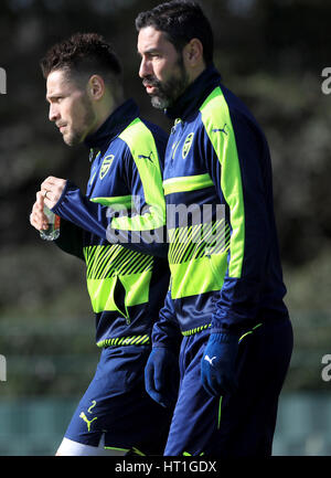 Ancien joueur d'Arsenal Robert Pires pendant une session de formation à l'Arsenal, Centre de formation de London Colney. Banque D'Images