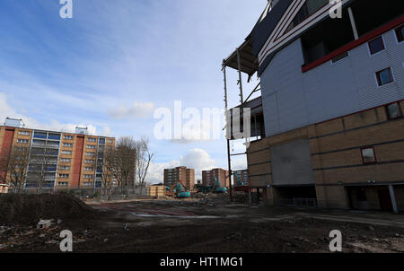 La démolition se poursuit à l'Boleyn Ground comme West Ham's old stadium est réaménagé à d'une propriété résidentielle. ASSOCIATION DE PRESSE Photo. Photo date : lundi 6 mars 2017. Voir l'ACTIVITÉ DE SOCCER histoire West Ham. Crédit photo doit se lire : Tim Goode/PA Wire Banque D'Images