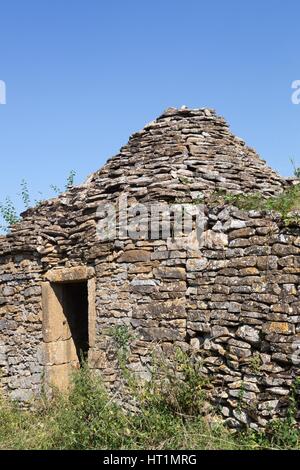 Vieille cabane en pierre typiques et dans les vignobles du Beaujolais, France Banque D'Images