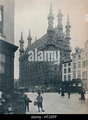 L'Hôtel de Ville, Leuven, Belgique, c1900 (1914-1915). Artiste : John Benjamin Pierre. Banque D'Images