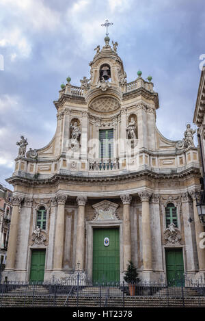 Style baroque sicilien Basilique della Collegiata également connu sous le nom de Santa Maria dell'Elemosina dans Catania City sur le côté est de l'île de Sicile, Italie Banque D'Images