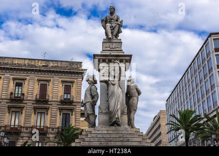 Compositeur d'opéra italien Vincenzo Bellini monument situé sur la Piazza Stesicoro (Stesicoro) dans Catania City sur le côté est de l'île de Sicile, Italie Banque D'Images