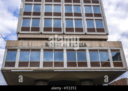 Ancien bâtiment Banco di Sicilia sur la Piazza Stesicoro (Stesicoro) dans Catania City sur le côté est de l'île de Sicile, Italie Banque D'Images