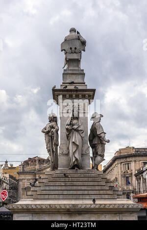 Compositeur d'opéra italien Vincenzo Bellini monument situé sur la Piazza Stesicoro (Stesicoro) dans Catania City sur le côté est de l'île de Sicile, Italie Banque D'Images