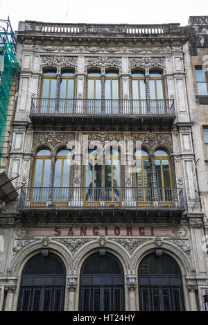 Façade du bâtiment (Teatro Sangiorgi Sangiorgi Théâtre) dans la ville de Catane sur le côté est de l'île de Sicile, Italie Banque D'Images