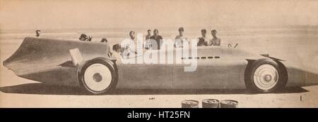 «Sir Malcolm Campbell dans son nouveau Blue Bird à Dayton, Ohio, 1935, (1935). Artiste : Inconnu. Banque D'Images