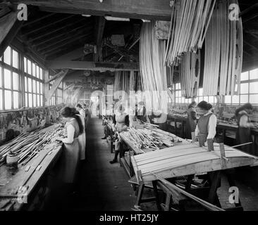 La construction d'aéronefs, Waring et Gillow factory, Lancaster, Lancashire, janvier 1917. Artiste : H Bedford Lemere. Banque D'Images