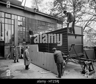 La construction d'aéronefs, Waring et Gillow factory, Hammersmith, Londres, novembre 1916. Artiste : Adolphe Auguste Boucher. Banque D'Images