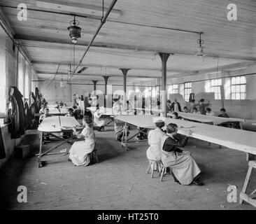 La construction d'aéronefs, Waring et Gillow factory, Lancaster, Lancashire, janvier 1917. Artiste : H Bedford Lemere. Banque D'Images