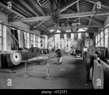 La construction d'aéronefs, Waring et Gillow factory, Lancaster, Lancashire, janvier 1917. Artiste : H Bedford Lemere. Banque D'Images