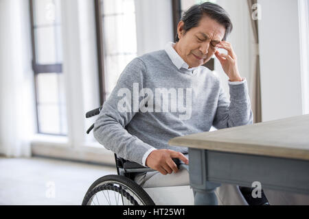 Lonely man in wheelchair Banque D'Images