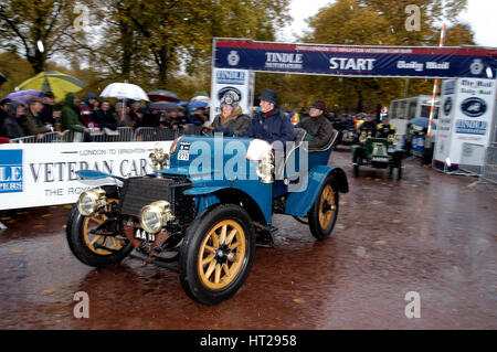 1903 Daimler conduit par Lord Montagu, 2003 Londres à Brighton. Artiste : Inconnu. Banque D'Images