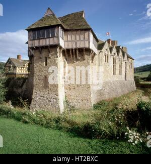 Tour nord et ouest gamme de Stokesay Castle, Shropshire, 2004. Historique : L'artiste photographe personnel de l'Angleterre. Banque D'Images