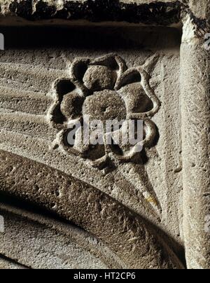 Tudor Rose sculpté dans la cheminée dans le hall inférieur du donjon, le château de Douvres, Kent, 2005. Historique : L'artiste photographe personnel de l'Angleterre. Banque D'Images