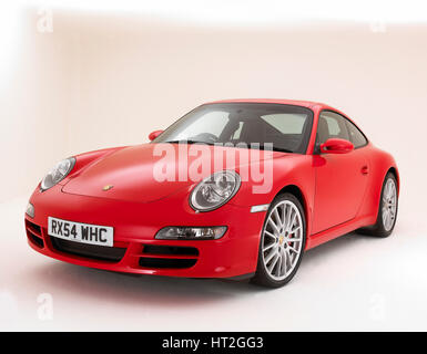 2004 Porsche 911 Carrera 2 S : Artiste inconnu. Banque D'Images