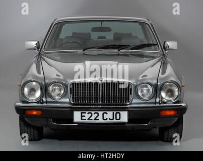 1987 Jaguar XJ12 Sovereign Artiste : Inconnu. Banque D'Images