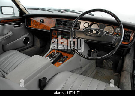 1987 Jaguar XJ12 Sovereign Artiste : Inconnu. Banque D'Images