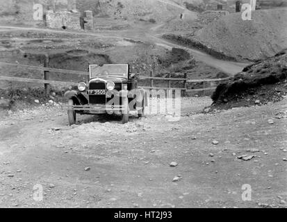 Kitty Brunell au volant d'une Ford 1930 Modèle A 2 places, 1931. Artiste : Bill Brunell. Banque D'Images