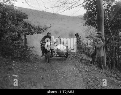 Norton et side-car monté par SL Grubb concurrentes dans le procès, Inter-Varsity Novembre 1931. Artiste : Bill Brunell. Banque D'Images