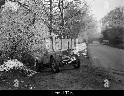 Alvis concurrence dans un essai de l'automobile, fin des années 30. Artiste : Bill Brunell. Banque D'Images