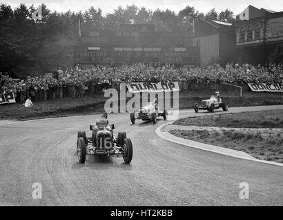 Raymond Mays, celle d'aujourd'hui à la tête d'une MG et une autre époque, Imperial Trophy, Crystal Palace, 1939. Artiste : Bill Brunell. Banque D'Images