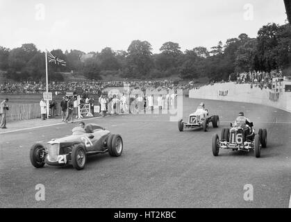 Riley de PW Maclure et ères de Raymond Mays et AC Dobson, Imperial Trophy, Crystal Palace, 1939. Artiste : Bill Brunell. Banque D'Images