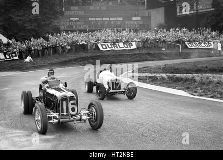 Ères de Raymond Mays et AC Dobson, Imperial Trophy, Crystal Palace, 1939. Artiste : Bill Brunell. Banque D'Images