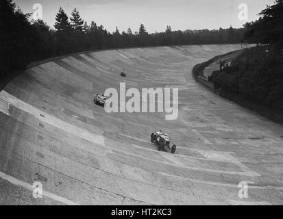 Frazer-Nash et Frazer-Nash BMW Racing sur l'avion à Brooklands, 1938 ou 1939. Artiste : Bill Brunell. Banque D'Images