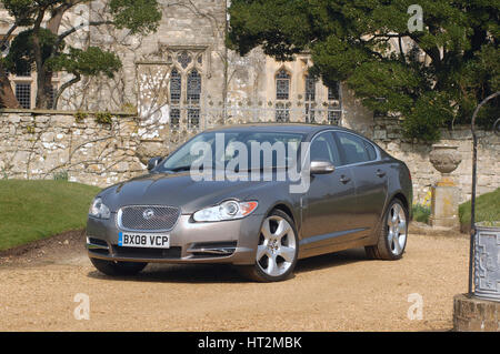 2008 Jaguar XF SV8 Artiste : Inconnu. Banque D'Images