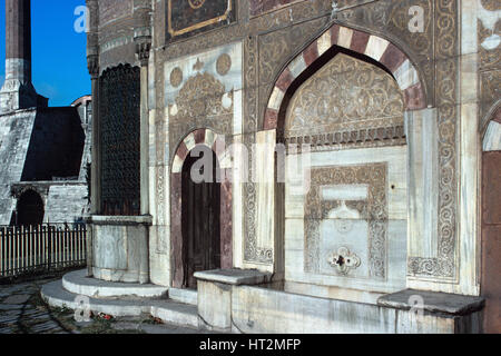 Sultan Ahmet III borne fontaine Rue (1728) Construit en style rococo à l'extérieur du palais de Topkapi dans le quartier de Sultanahmet, Istanbul Turquie Banque D'Images