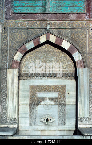 Sultan Ahmet III borne fontaine Rue (1728) Construit en style rococo à l'extérieur du palais de Topkapi dans le quartier de Sultanahmet, Istanbul Turquie Banque D'Images