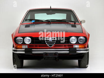 1981 Alfa Romeo Alfetta GTV : Artiste inconnu. Banque D'Images