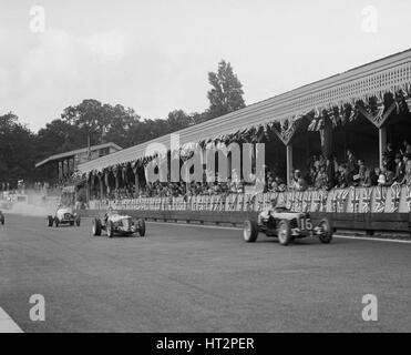 Ère de Raymond Mays et Riley de Percy Maclure racing à Crystal Palace, Londres, 1939. Artiste : Bill Brunell. Banque D'Images