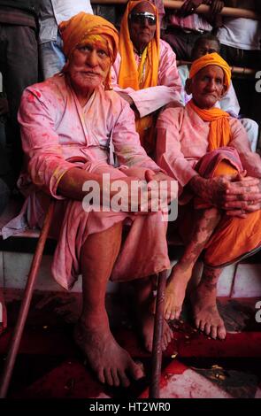 Mathura, Uttar Pradesh, Inde. 6Th Mar, 2017. Mathura : dévot watch Lathmar holi festival célébration au temple de Radha Rani à Mathura sur 06-03-2017. photo par Prabhat Kumar verma Crédit : Prabhat Kumar Verma/ZUMA/Alamy Fil Live News Banque D'Images