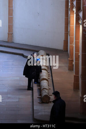 Heidelberg. 6Th Mar, 2017. Visite de l'exposition des personnes à la recherche thématique dans les bouche avec Luther dans monde des mots le 6 mars 2017 à l'église du Saint-Esprit de Heidelberg, Allemagne. L'exposition se tiendra du 25 février au 26 mars. Credit : Luo Huanhuan/Xinhua/Alamy Live News Banque D'Images