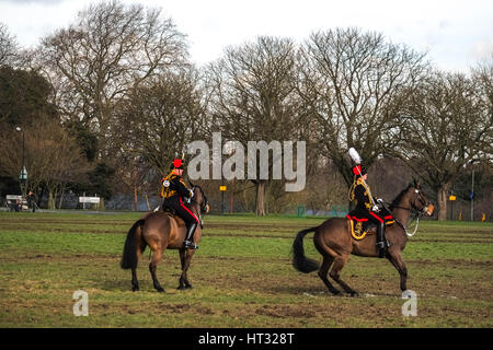 Londres, Royaume-Uni. 7 mars, 2017. Les Kings Royal Horse Artillery Inspection annuelle à la caserne de Woolwich, au sud-est de Londres. Une partie de la famille des troupes, les tâches comprennent le tir de Royal salue dans Hyde Park et Green Park sur Royal anniversaires et cérémonies d'État. 111 chevaux sont stationnés à la caserne de Woolwich. Credit : claire doherty/Alamy Live News Banque D'Images