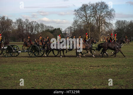 Londres, Royaume-Uni. 7 mars, 2017. Les Kings Royal Horse Artillery Inspection annuelle à la caserne de Woolwich, au sud-est de Londres. Une partie de la famille des troupes, les tâches comprennent le tir de Royal salue dans Hyde Park et Green Park sur Royal anniversaires et cérémonies d'État. 111 chevaux sont stationnés à la caserne de Woolwich. Credit : claire doherty/Alamy Live News Banque D'Images