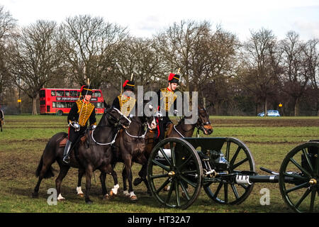 Londres, Royaume-Uni. 7 mars, 2017. Les Kings Royal Horse Artillery Inspection annuelle à la caserne de Woolwich, au sud-est de Londres. Une partie de la famille des troupes, les tâches comprennent le tir de Royal salue dans Hyde Park et Green Park sur Royal anniversaires et cérémonies d'État. 111 chevaux sont stationnés à la caserne de Woolwich. Credit : claire doherty/Alamy Live News Banque D'Images