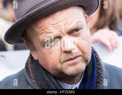 Londres, Royaume-Uni. 7 mars 2017. Les personnalités publiques y compris Juliet Stevenson, Toby Jones, Rhys Ifans, Joely RIchardson et Vanessa Redgrave, les chefs religieux de la communautés juives et chrétiennes, MPs et Lord Dubs se réunissent au Parlement de faire appel aux parlementaires de consulter à nouveau avec les autorités locales pour sauver la "surveiller", ubs pour accueillir les enfants réfugiés vulnérables d'Europe. Sur la photo : Toby Jones. Crédit : Paul Davey/Alamy Live News Banque D'Images