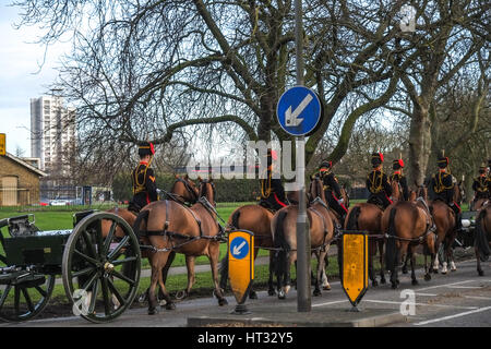 Londres, Royaume-Uni. 7 mars, 2017. Les Kings Royal Horse Artillery Inspection annuelle à la caserne de Woolwich, au sud-est de Londres. Une partie de la famille des troupes, les tâches comprennent le tir de Royal salue dans Hyde Park et Green Park sur Royal anniversaires et cérémonies d'État. 111 chevaux sont stationnés à la caserne de Woolwich. Credit : claire doherty/Alamy Live News Banque D'Images