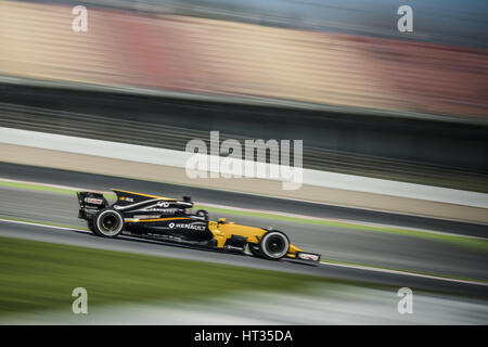 Barcelone, Espagne. 7 mars, 2017. NICO HÜLKENBERG (GER) disques durs sur la piste dans sa Renault Sport RS17 Pendant Jour 5 de la Formule 1 les essais au Circuit de Catalunya Crédit : Matthias Rickenbach/ZUMA/Alamy Fil Live News Banque D'Images