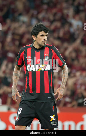 Curitiba, Brésil. 07Th Mar, 2017. Lucho González Atletico PR pour Atletico PR x Universidad Catolica, match valide pour le premier tour de la phase de groupes de la CONMEBOL Libertadores 2017 Bridgestone tenue à Arena da Baixada à Curitiba, PR. Credit : Guilherme Artigas/FotoArena/Alamy Live News Banque D'Images