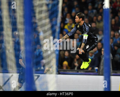 Naples, Italie. 7 mars, 2017. Sergio Ramos du Real Madrid fête marquant au cours de l'UEFA Champions League Round 16 match de deuxième étape entre Naples et le Real Madrid à Naples, Italie, le 7 mars 2017. Le Real Madrid a gagné 3-1 avancé pour la finale avec 6-2 sur l'ensemble des deux. Credit : Alberto Lingria/Xinhua/Alamy Live News Banque D'Images