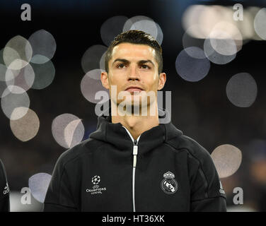 Naples, Italie. 7 mars, 2017. Cristiano Ronaldo du Real Madrid est sur l'avant de l'UEFA Champions League Round 16 match de deuxième étape entre Naples et le Real Madrid à Naples, Italie, le 7 mars 2017. Le Real Madrid a gagné 3-1 avancé pour la finale avec 6-2 sur l'ensemble des deux. Credit : Alberto Lingria/Xinhua/Alamy Live News Banque D'Images