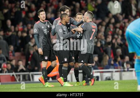 Highbury, UK. 07Th Mar, 2017. 7 mars 2017, unis, Londres, Angleterre, Ligue des Champions de football, Arsenal FC Bayern Munich contre;Célébration But Douglas Costa ( Bayern Munich Crédit : Laurent Locevaphotos Lairys/agence/Alamy Live News Banque D'Images