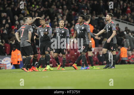 Highbury, UK. 07Th Mar, 2017. 7 mars 2017, unis, Londres, Angleterre, Ligue des Champions de football, Arsenal FC Bayern Munich contre;Célébration But Douglas Costa ( Bayern Munich Crédit : Laurent Locevaphotos Lairys/agence/Alamy Live News Banque D'Images