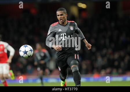 Highbury, UK. 07Th Mar, 2017. 7 mars 2017, unis, Londres, Angleterre, Ligue des Champions de football, Arsenal FC Bayern Munich contre;Douglas Costa (Bayern Munich) en action Crédit : Laurent Locevaphotos Lairys/agence/Alamy Live News Banque D'Images