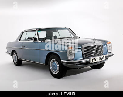 1975 Mercedes Benz 280CE. Artiste : Inconnu. Banque D'Images