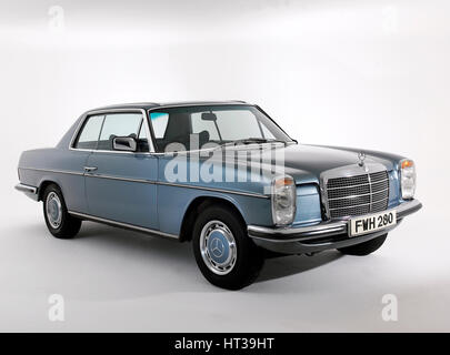 1975 Mercedes Benz 280CE. Artiste : Inconnu. Banque D'Images