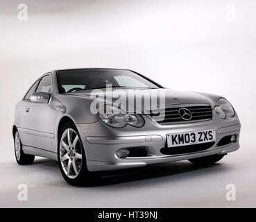 2003 Mercedes Benz C200k Coupé. Artiste : Inconnu. Banque D'Images